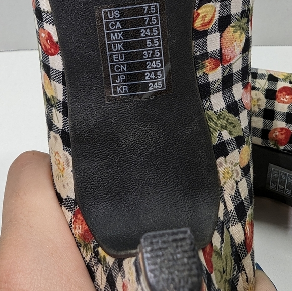 Forever 21 Strawberry Cherry Picnic Blossom Checkered Graphic Pumps XXI - Picture 9 of 10